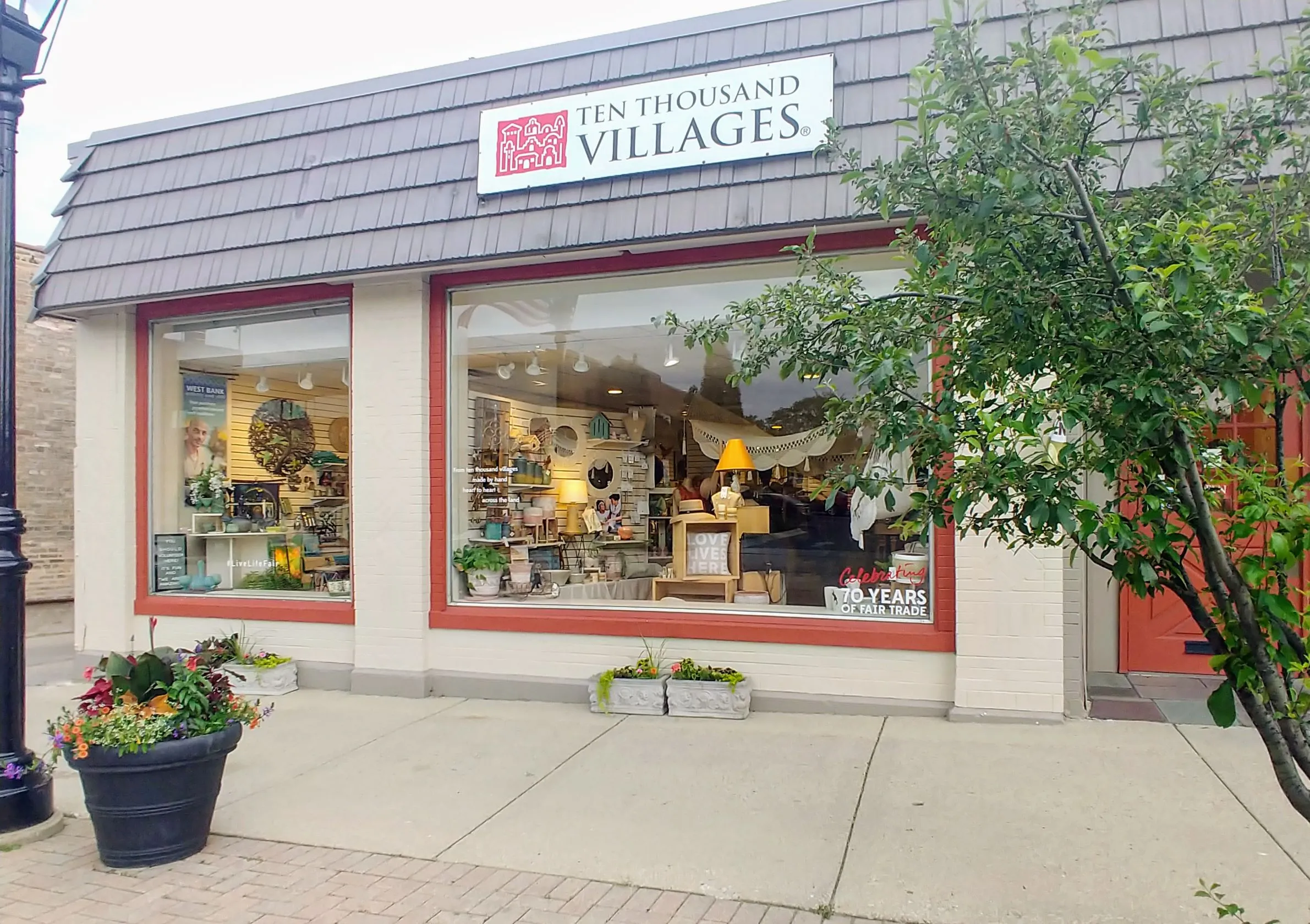 Ten Thousand Villages Glen Ellyn storefront.